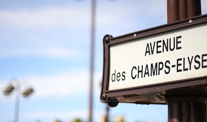 The avenue des champs-elysees