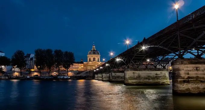 The pont des arts by night