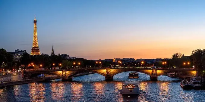 Boat tour on the Seine
