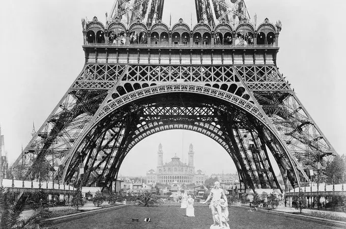 Champs de Mars et Tour Eiffel