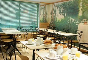 Salle petit d&eacute;jeuner  / Breakfast room