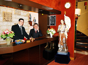 Entr&eacute;e / Entrance