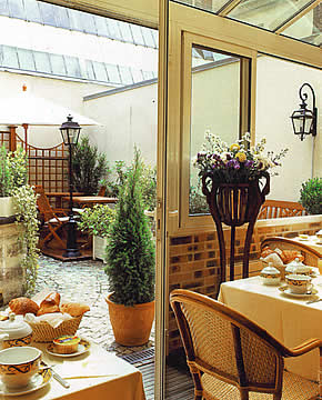 Petit d&eacute;jeuner / Breackfast room