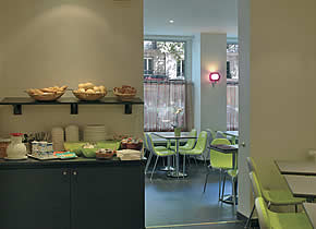 Salle petit d&eacute;jeuner / Breakfast room