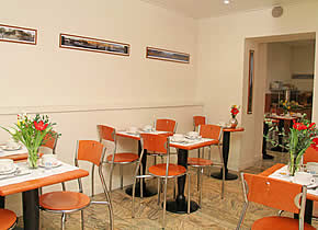 Salle petit d&eacute;jeuner / Breakfast room