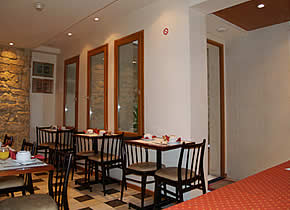 Petit d&eacute;jeuner / breakfast room
