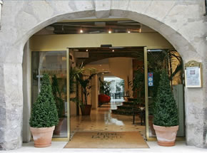 entr&eacute;e / entrance