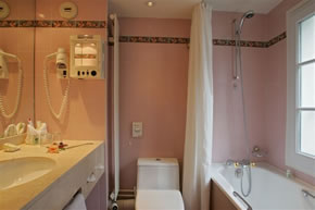 Bathroom / Salle de bain