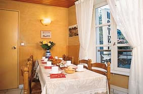 Salle petit déjeuner / Breakfast room