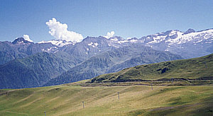 http://www.france-hotel-guide.com/images2/pyrenees.jpg