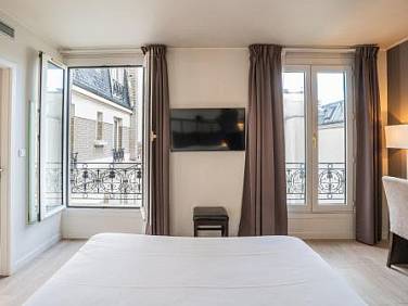 Hotel de Flore   Montmartre