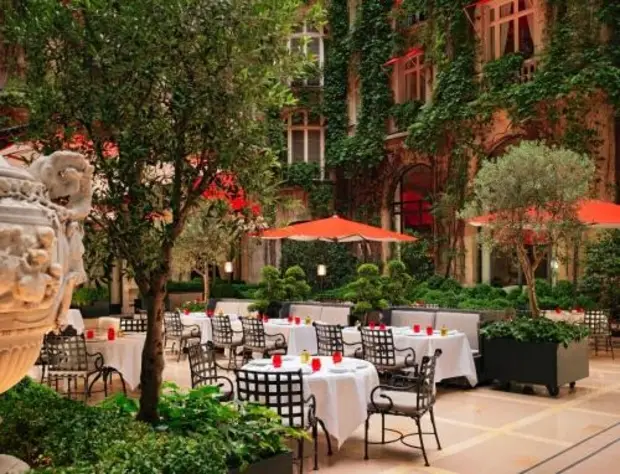 Courtyard Plaza Athénée