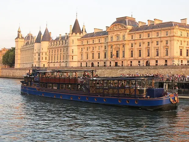 the Calife on the Seine