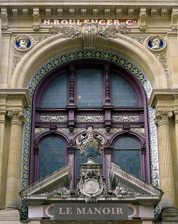 paris manor entrance