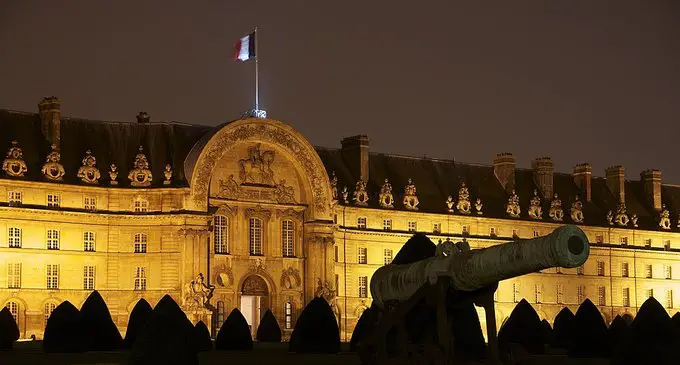 Invalides by night