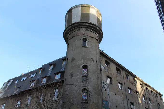 Frigo de Paris bâtiment