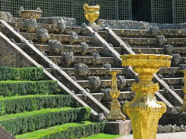 Golden vases in the Ballroom