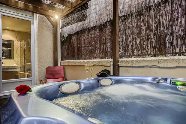 10 Hotels In Paris Where To Get Your Private Hot Tub Jacuzzi