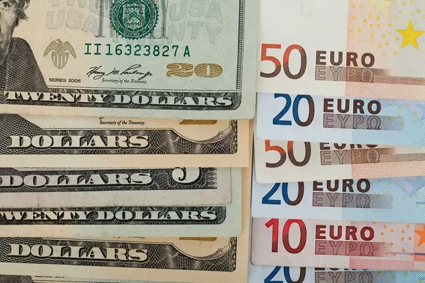 Money bill euro dollar