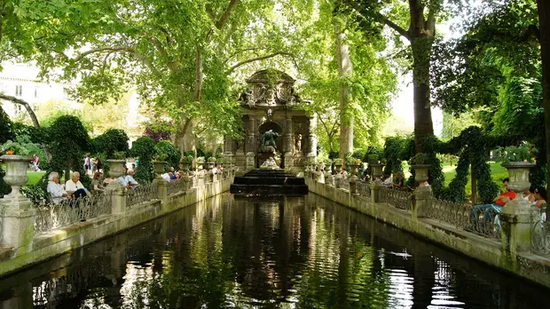 Paris Statue Water green