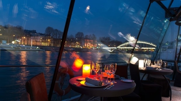 Dinner cruise in Paris