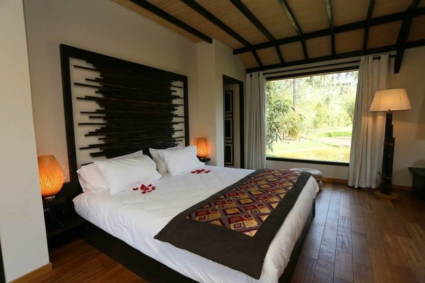 Sleep in Safari lodge