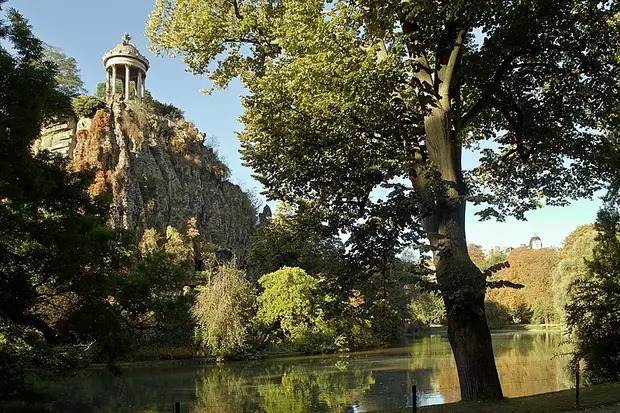 Buttes-Chaumont Park