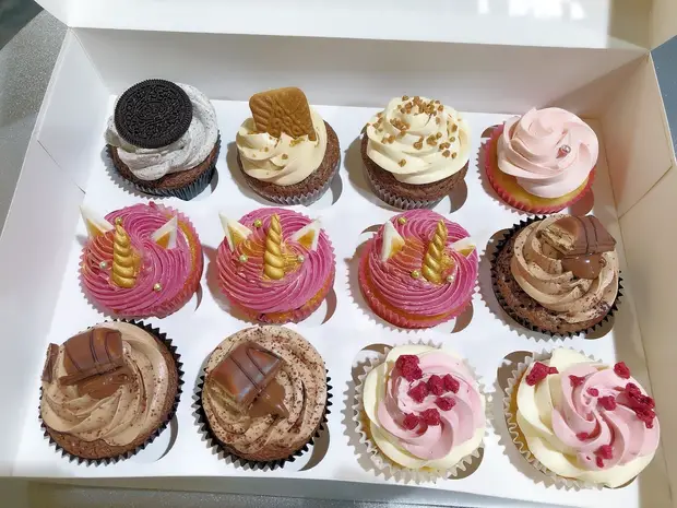 Customized cupcakes box