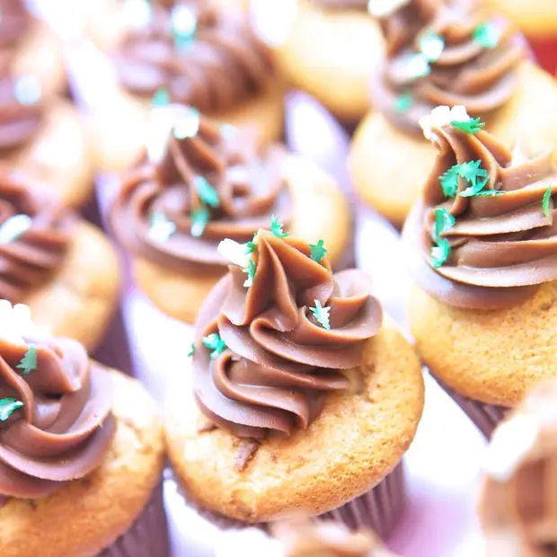 Mini praline cupcakes