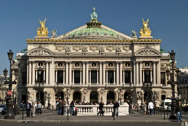 Palais Garnier's outside view