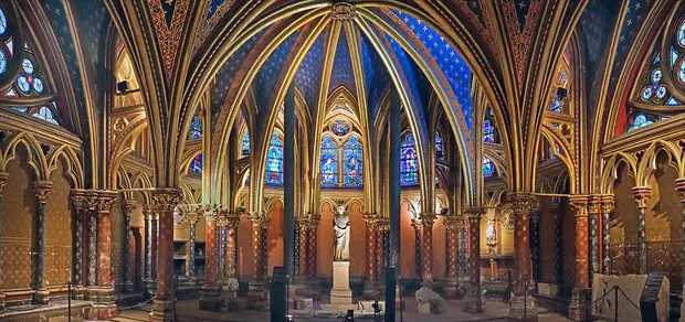 Sainte-Chapelle's indoor lightened