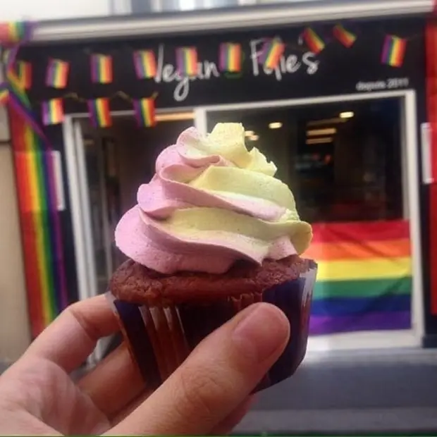 Two-tone cupcake