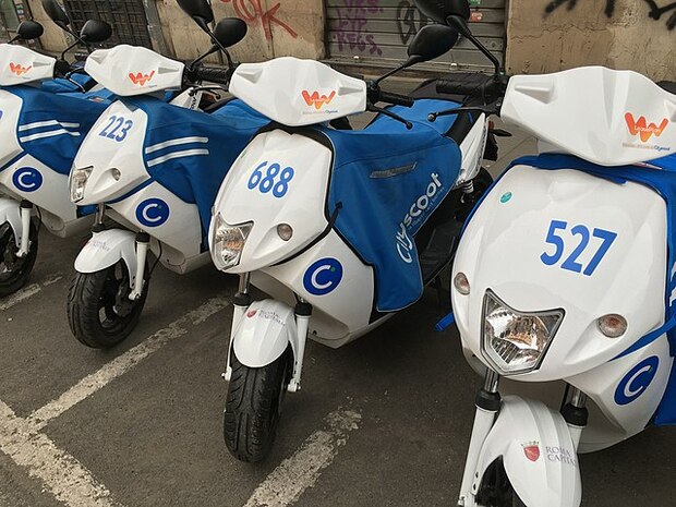 scooters in Rome