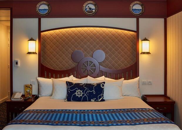 Disney NBC chambre club compass double