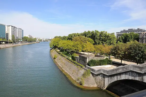 liberty tour la defense