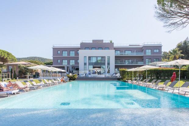 Kube Hotel Swimming Pool