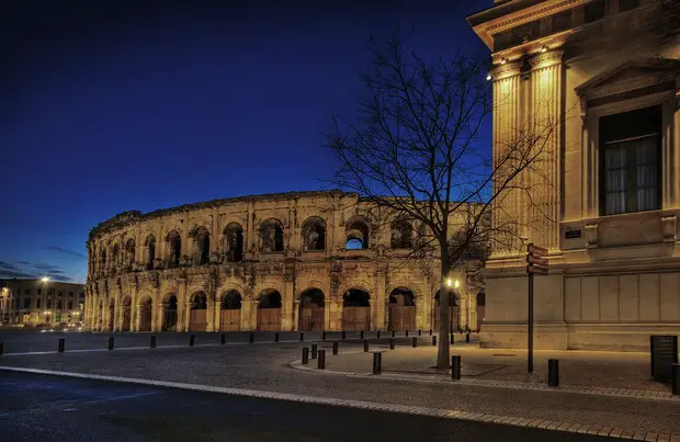 Nîmes at night