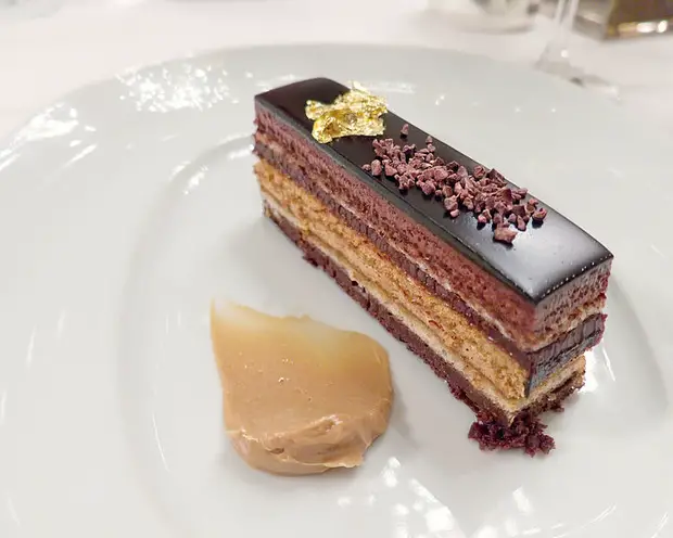 An Opéra cake