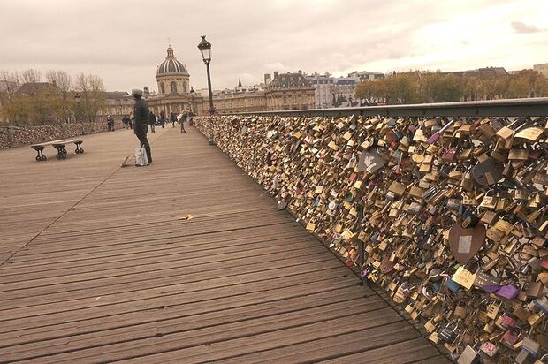 Pont des Arts Love locks