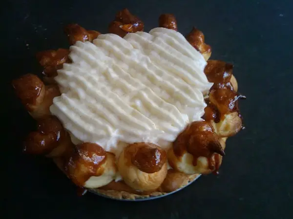 a saint-Honoré cake