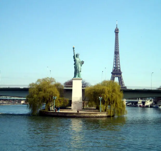 Statute and Eiffel tower