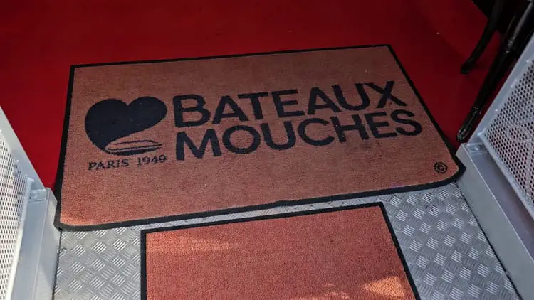 bateaux mouches dinner cruise