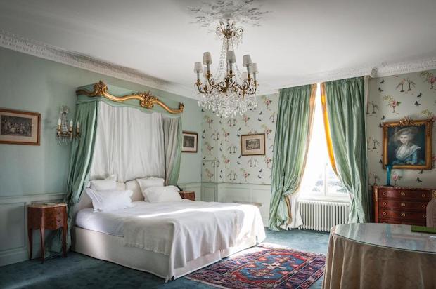 bedroom chateau d'apigne renne