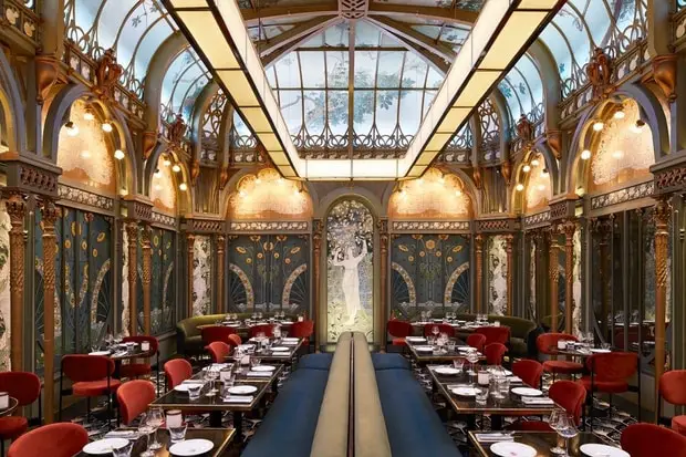 beautiful restaurant paris
