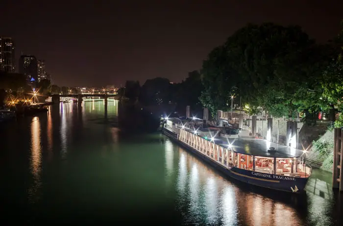 capitaine fracasse boat at night