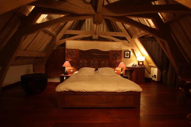 bedroom manoir des indes