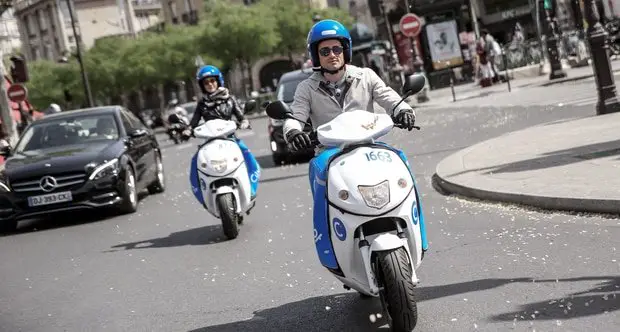 Scooter Cityscoot in Paris