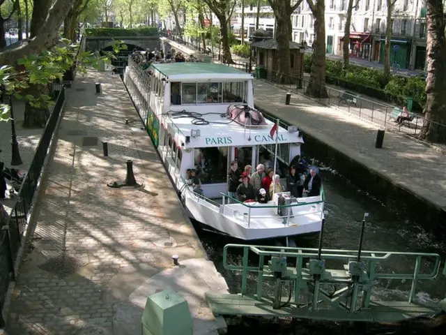saint-martin canal cruise