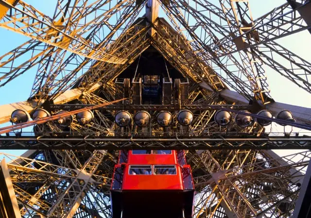 eiffel tower elevator