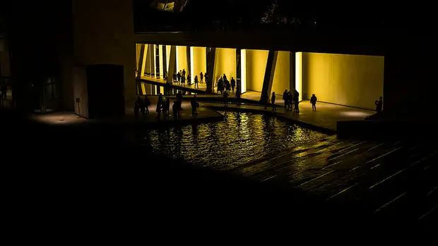 Fondation Louis Vuitton by night